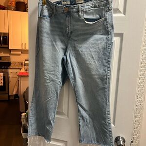 Light wash cropped jeans